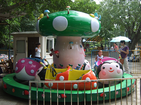Moving kids track train